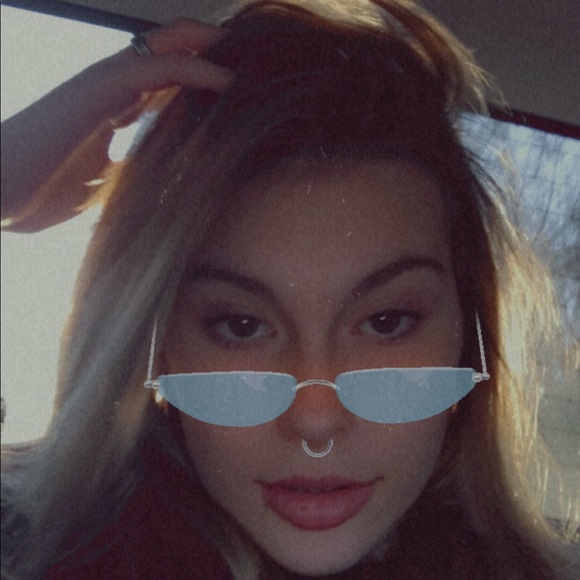 Meet your Posher, Blaklyn - Picture 1 of 1